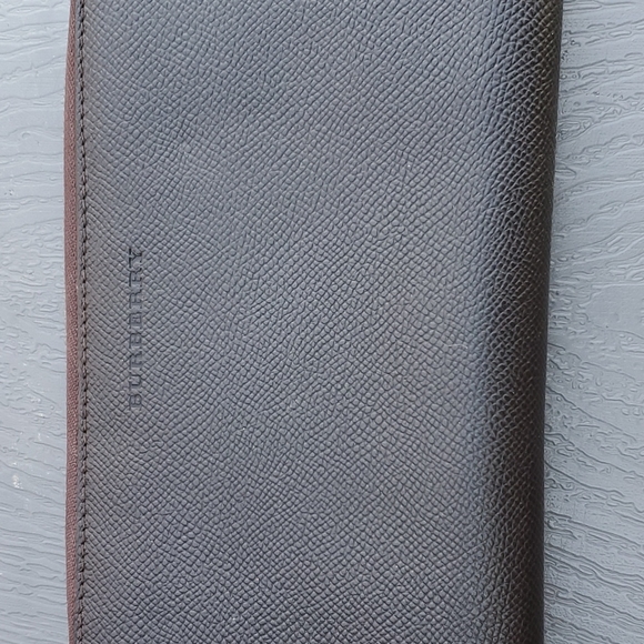 Burberry Zip Wallet - Picture 2 of 5